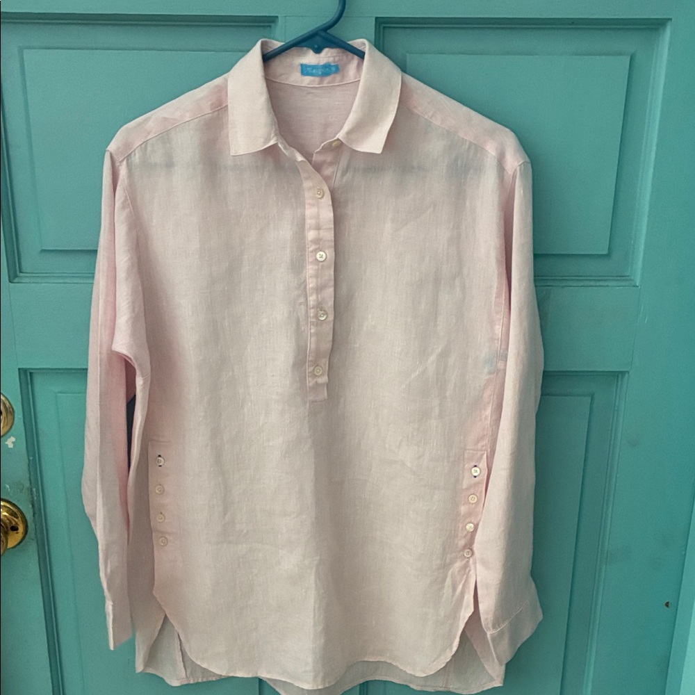 J. McLaughlin 100% Linen long sleeve button cuff sleeves.Size XS. Like new.